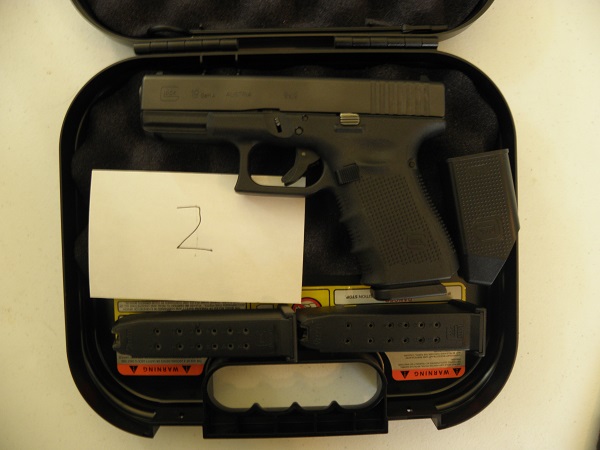 Glock 19 4th Gen 9mm w/extra holsters-image